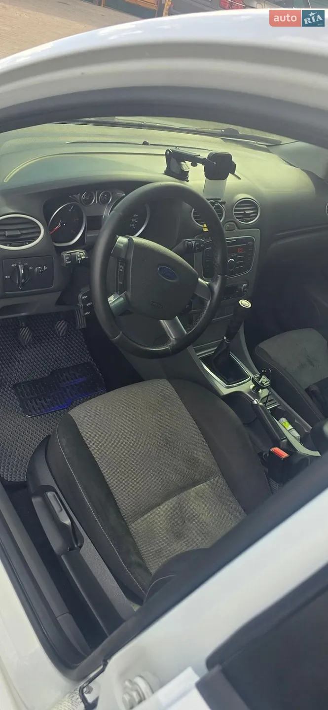 2010 Ford Focus - мініатюра 8