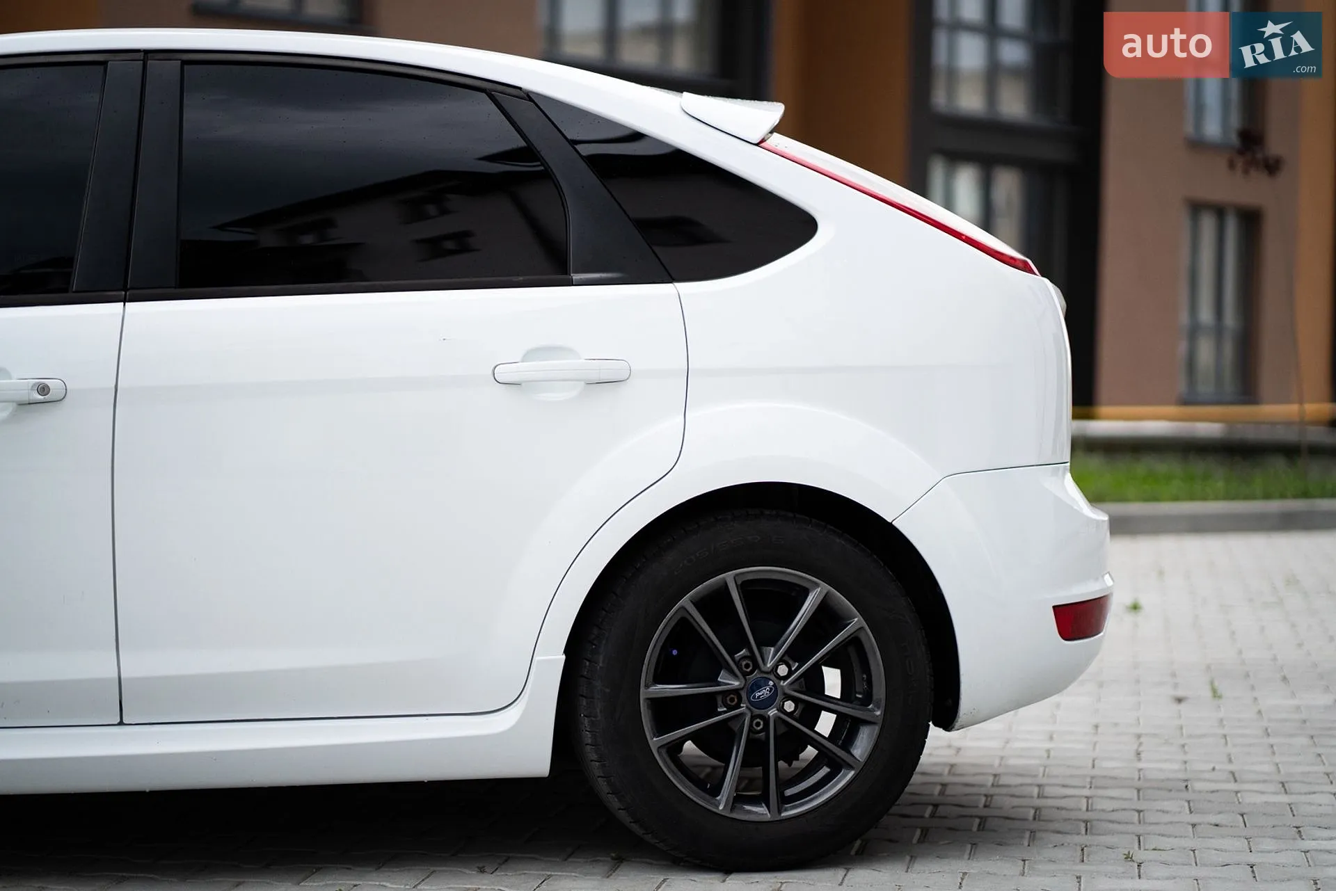 2010 Ford Focus - мініатюра 10