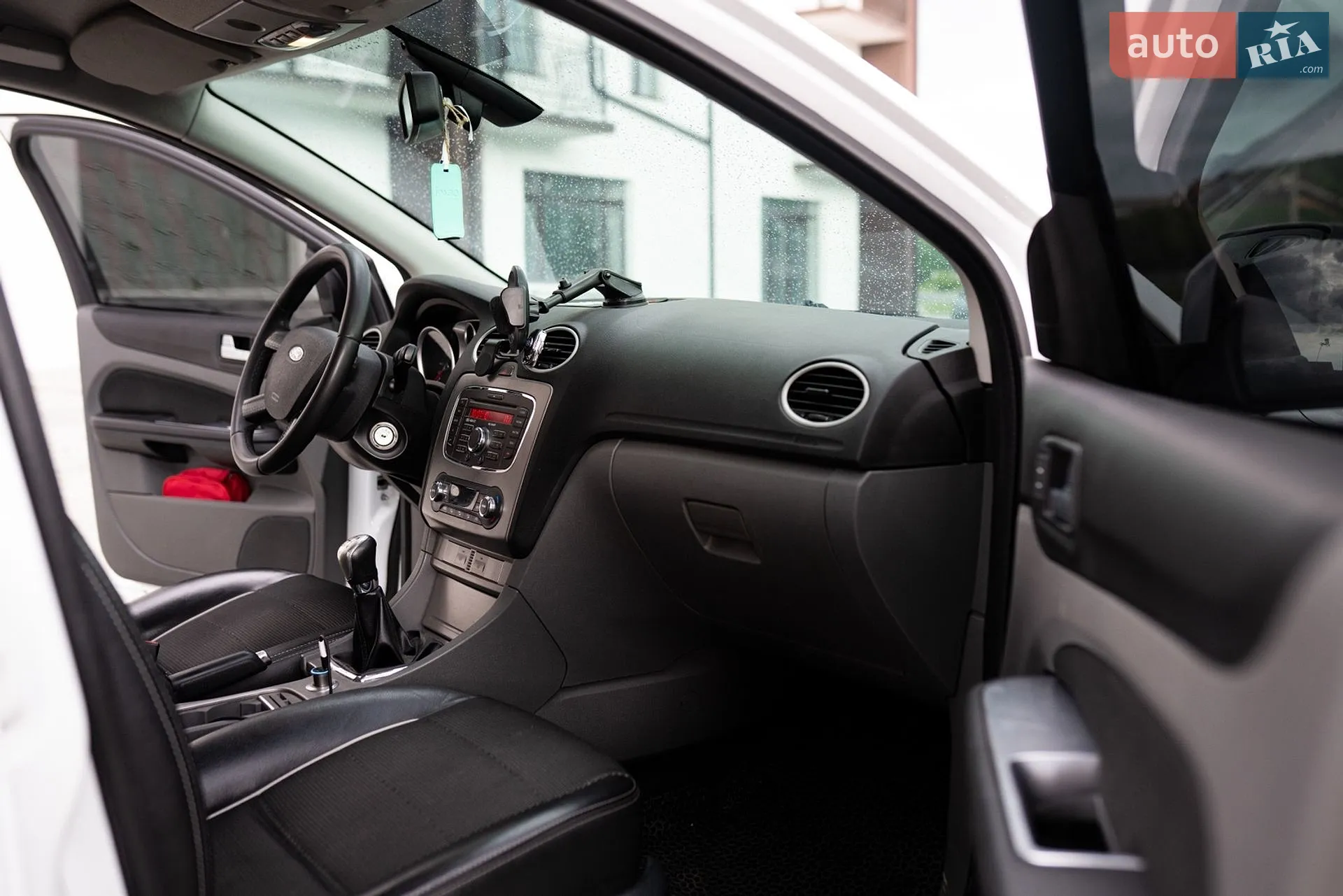 2010 Ford Focus - мініатюра 25