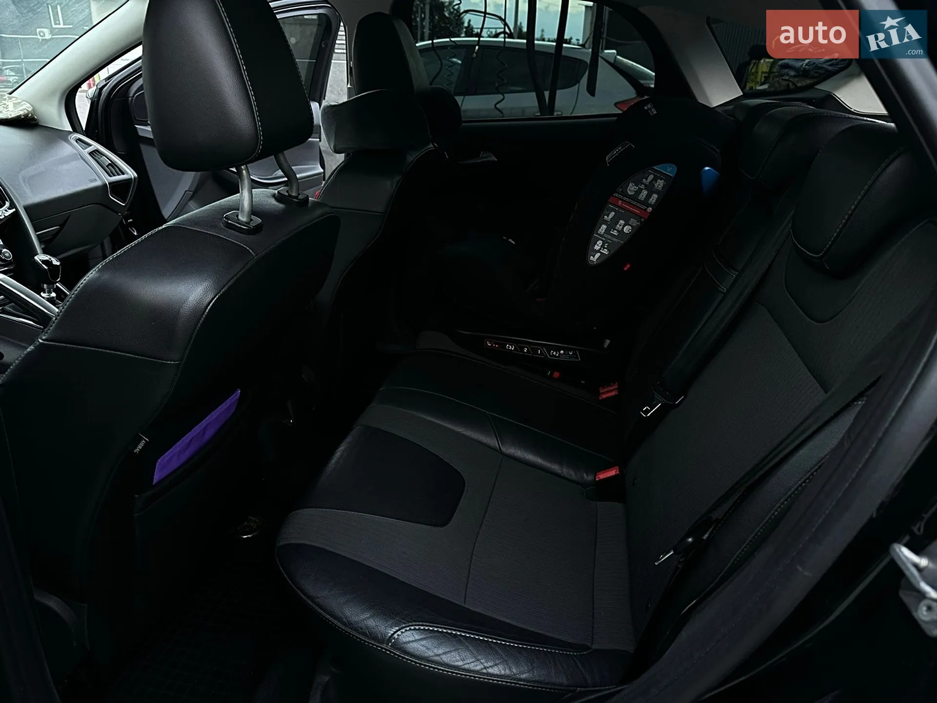 2011 Ford Focus - мініатюра 17