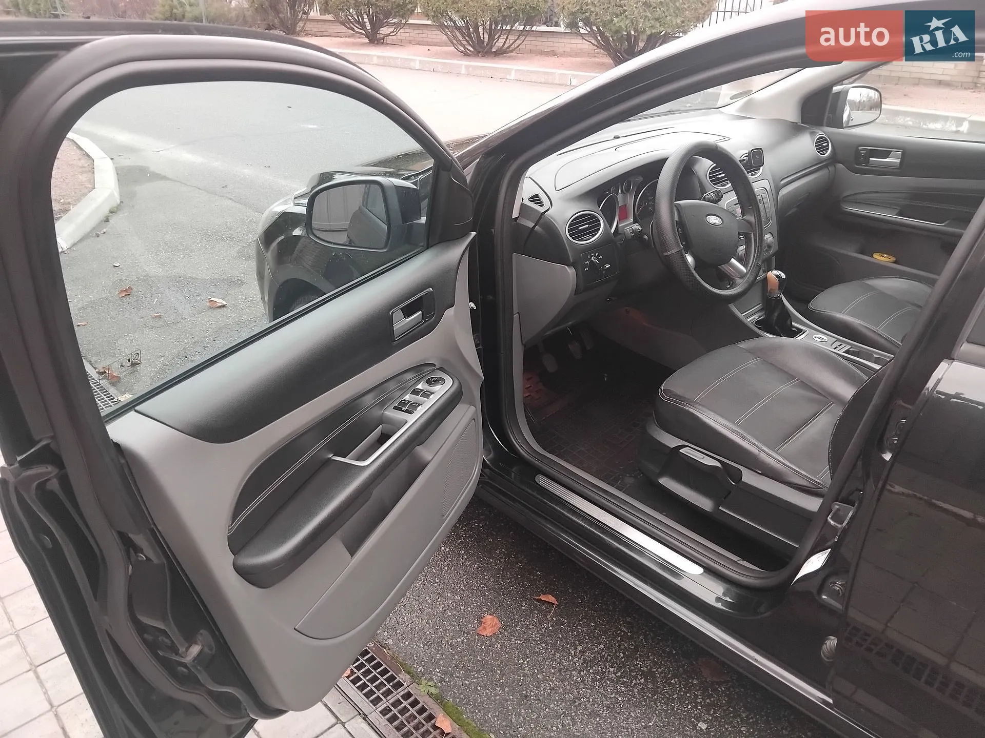 2010 Ford Focus - мініатюра 12