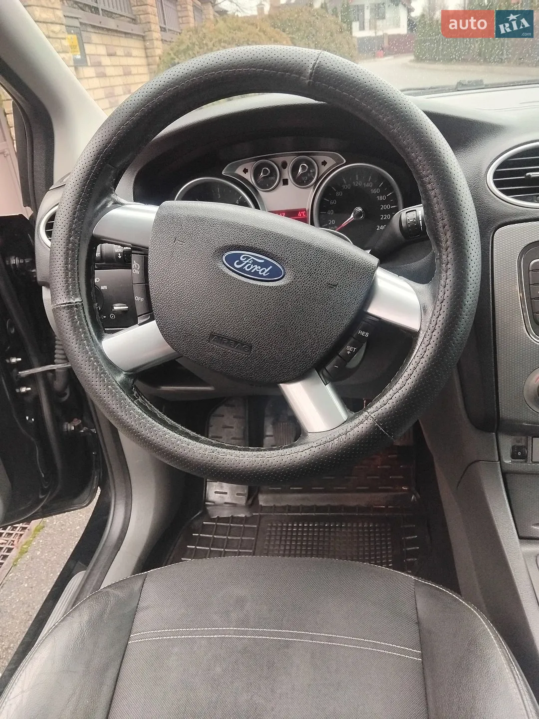 2010 Ford Focus - мініатюра 28