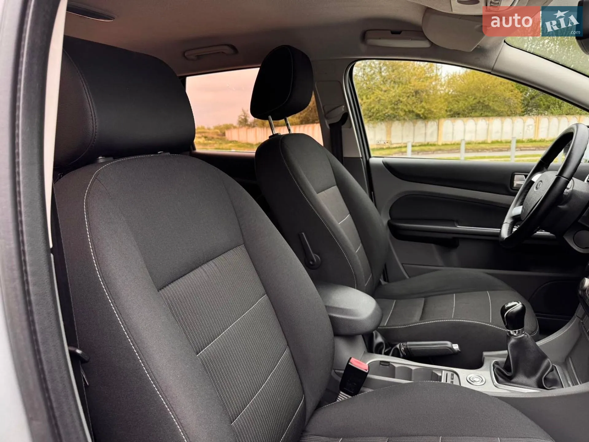 2010 Ford Focus - мініатюра 14