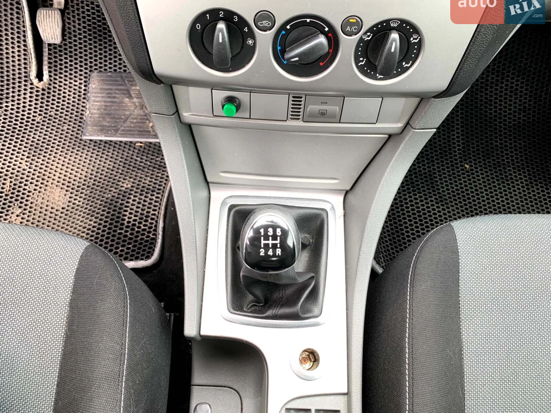 2010 Ford Focus - мініатюра 20