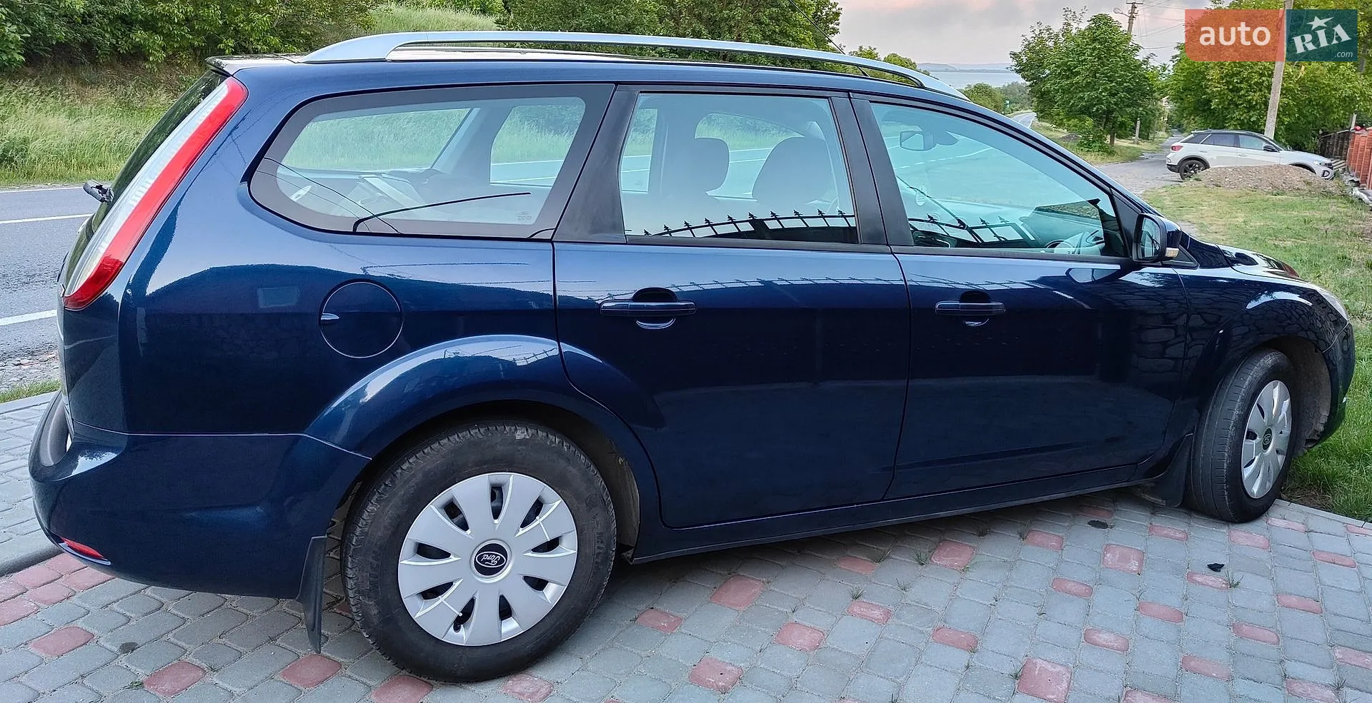 2010 Ford Focus - мініатюра 2