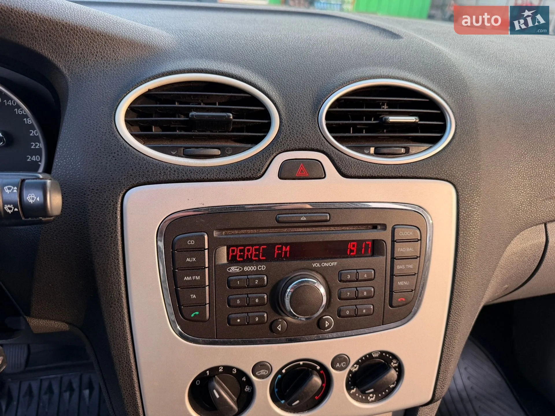2010 Ford Focus - мініатюра 24