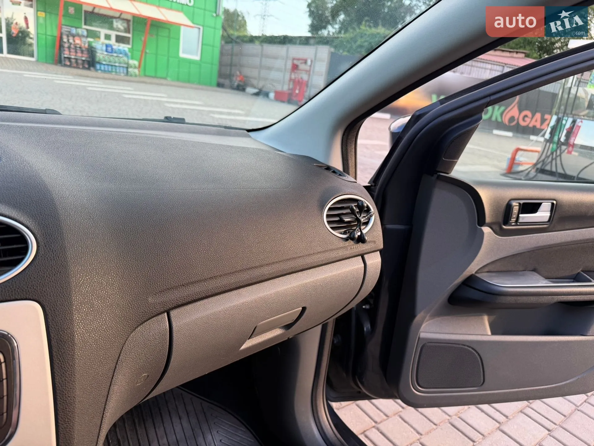 2010 Ford Focus - мініатюра 28