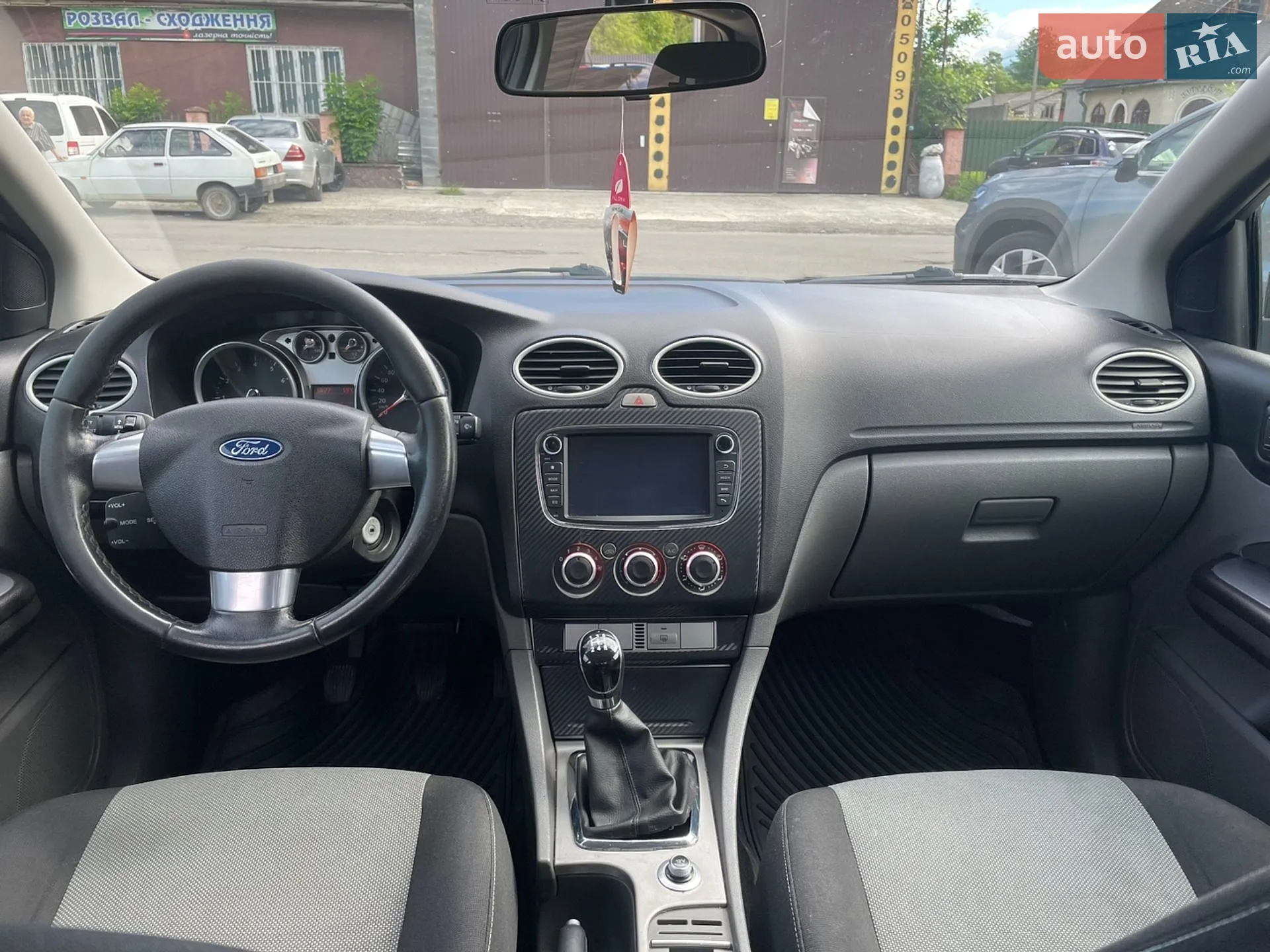 2010 Ford Focus - мініатюра 9
