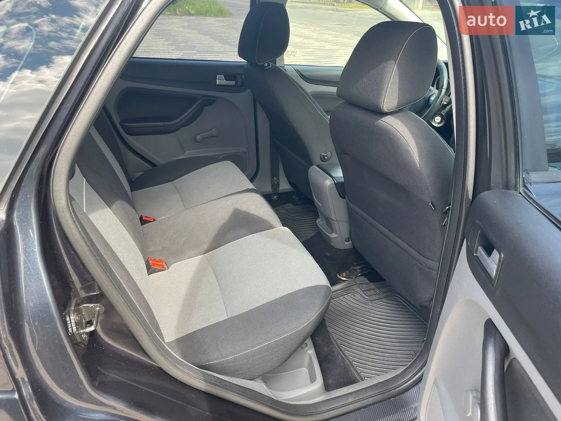 2010 Ford Focus - мініатюра 13