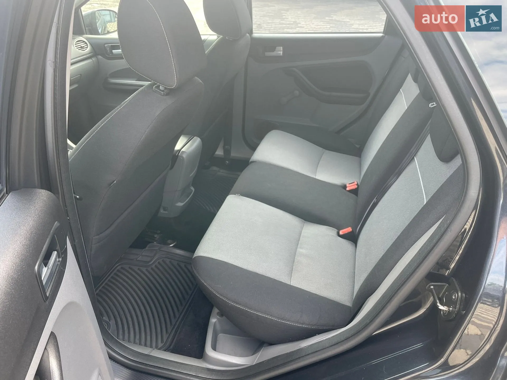 2010 Ford Focus - мініатюра 16