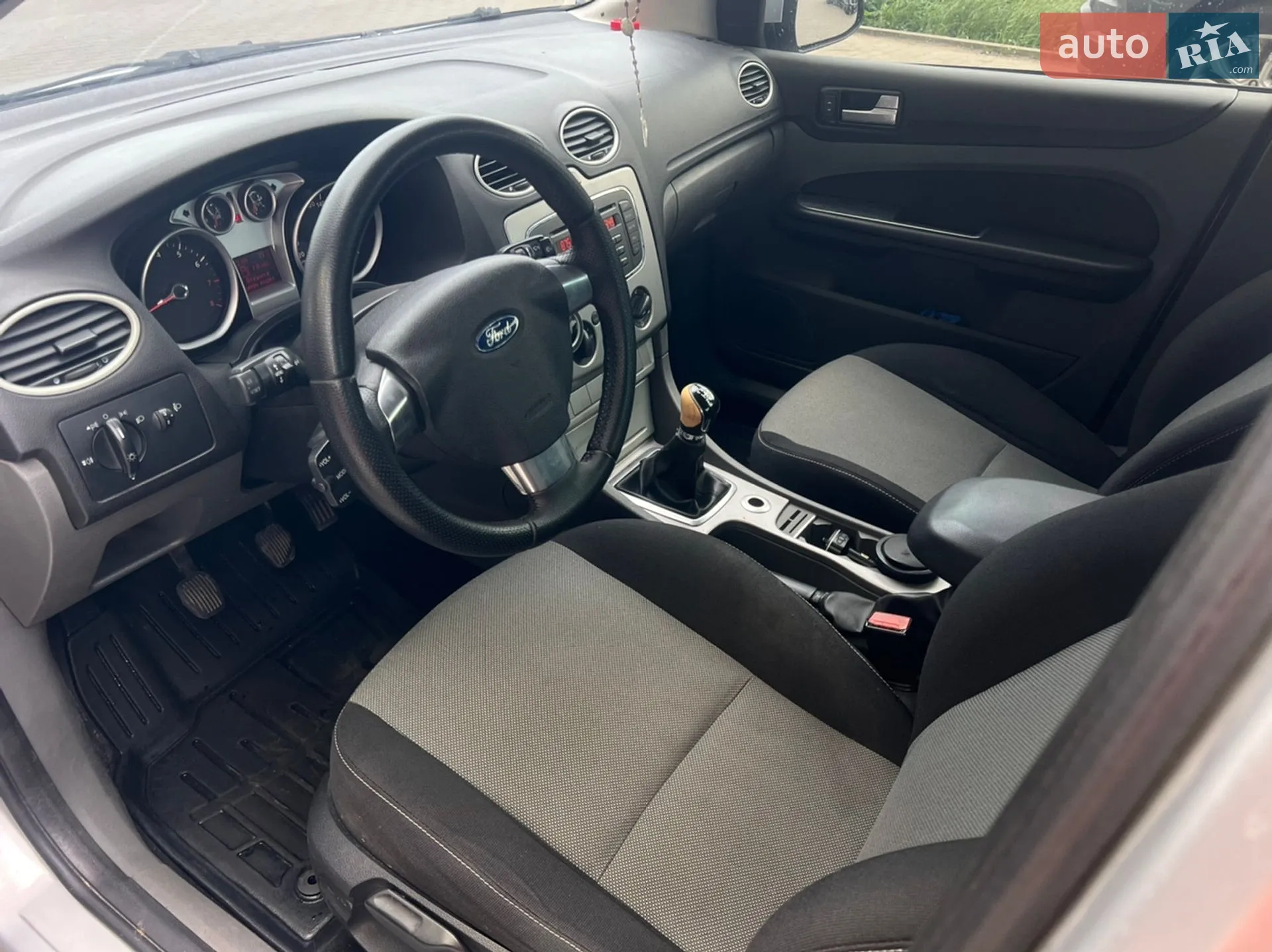 2010 Ford Focus - мініатюра 11