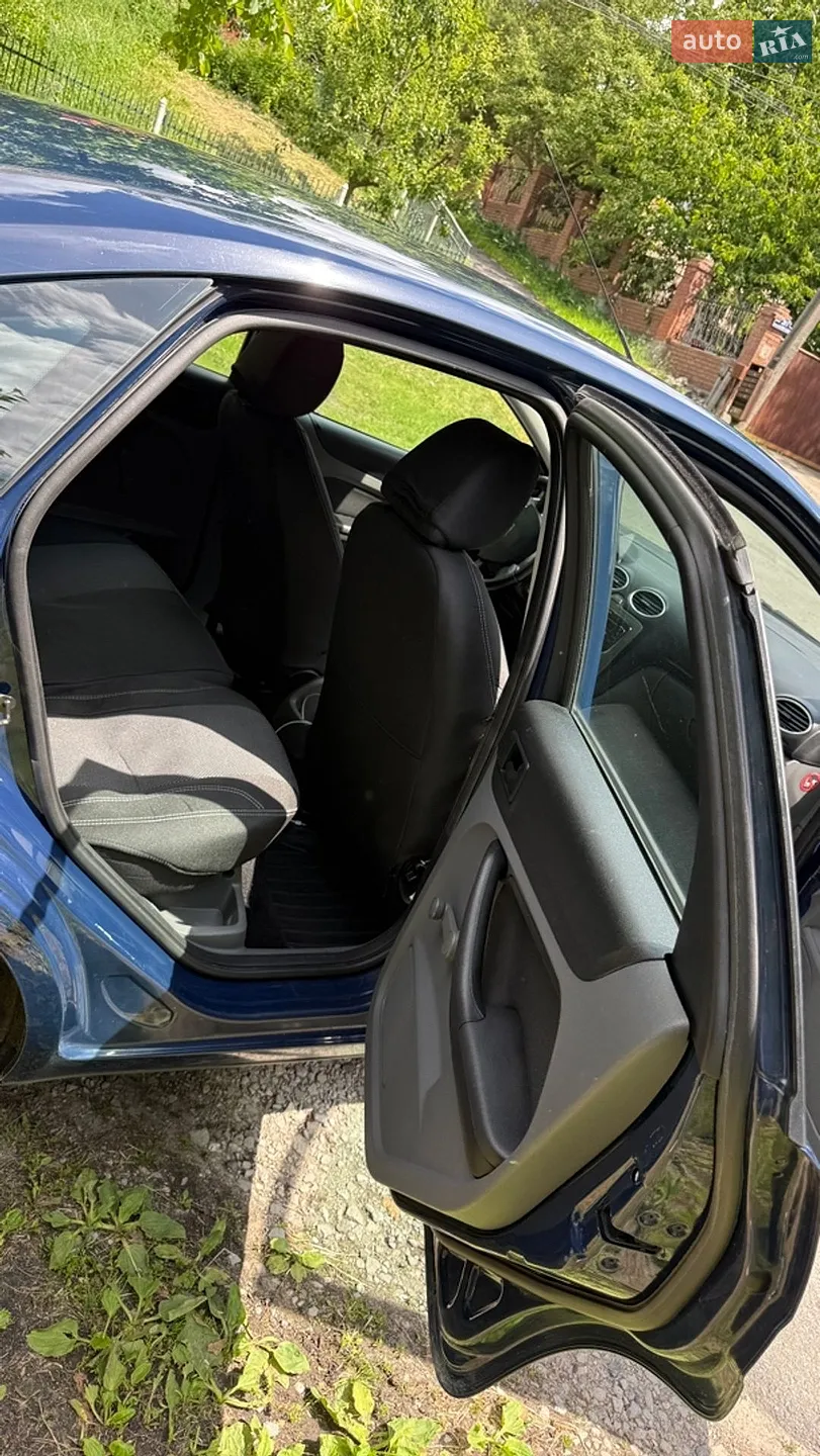 2010 Ford Focus - мініатюра 11