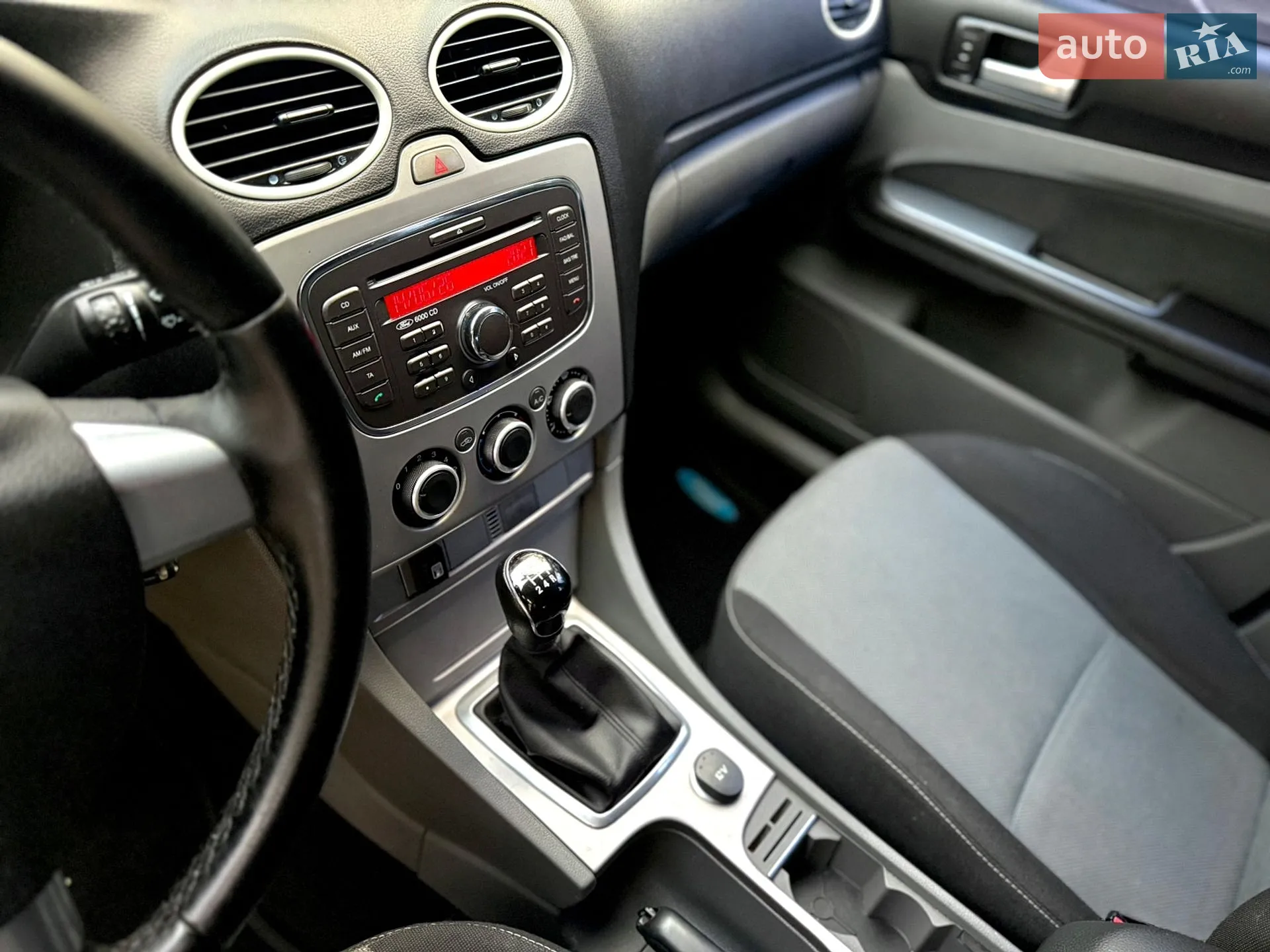 2010 Ford Focus - мініатюра 12