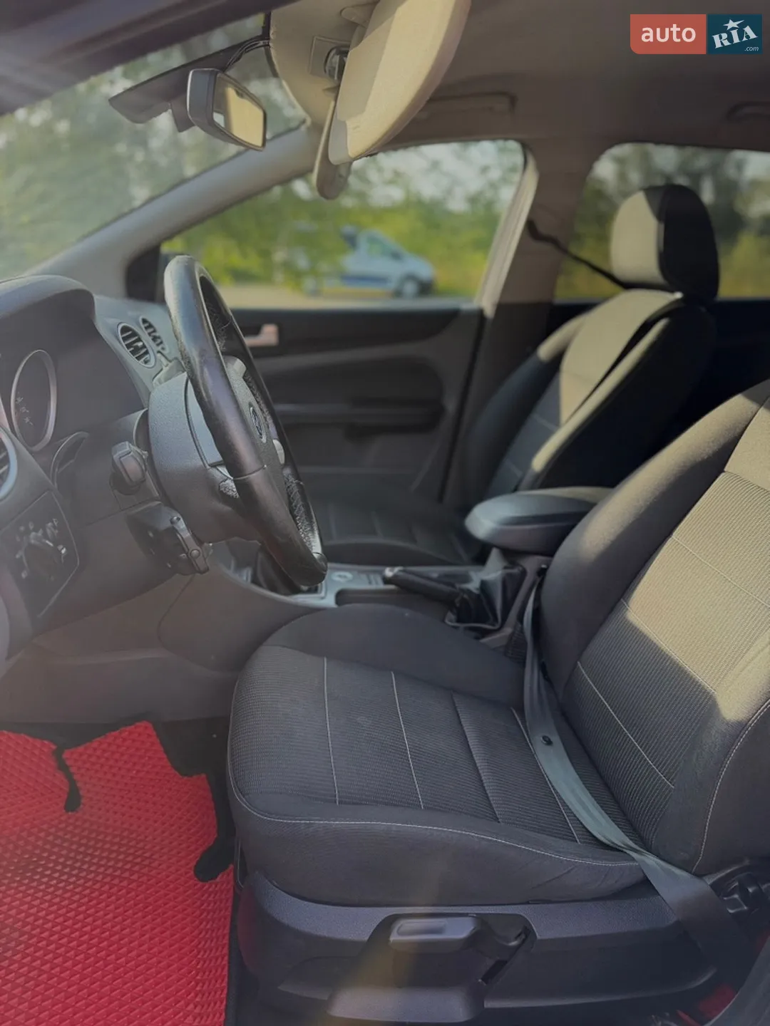 2010 Ford Focus - мініатюра 10