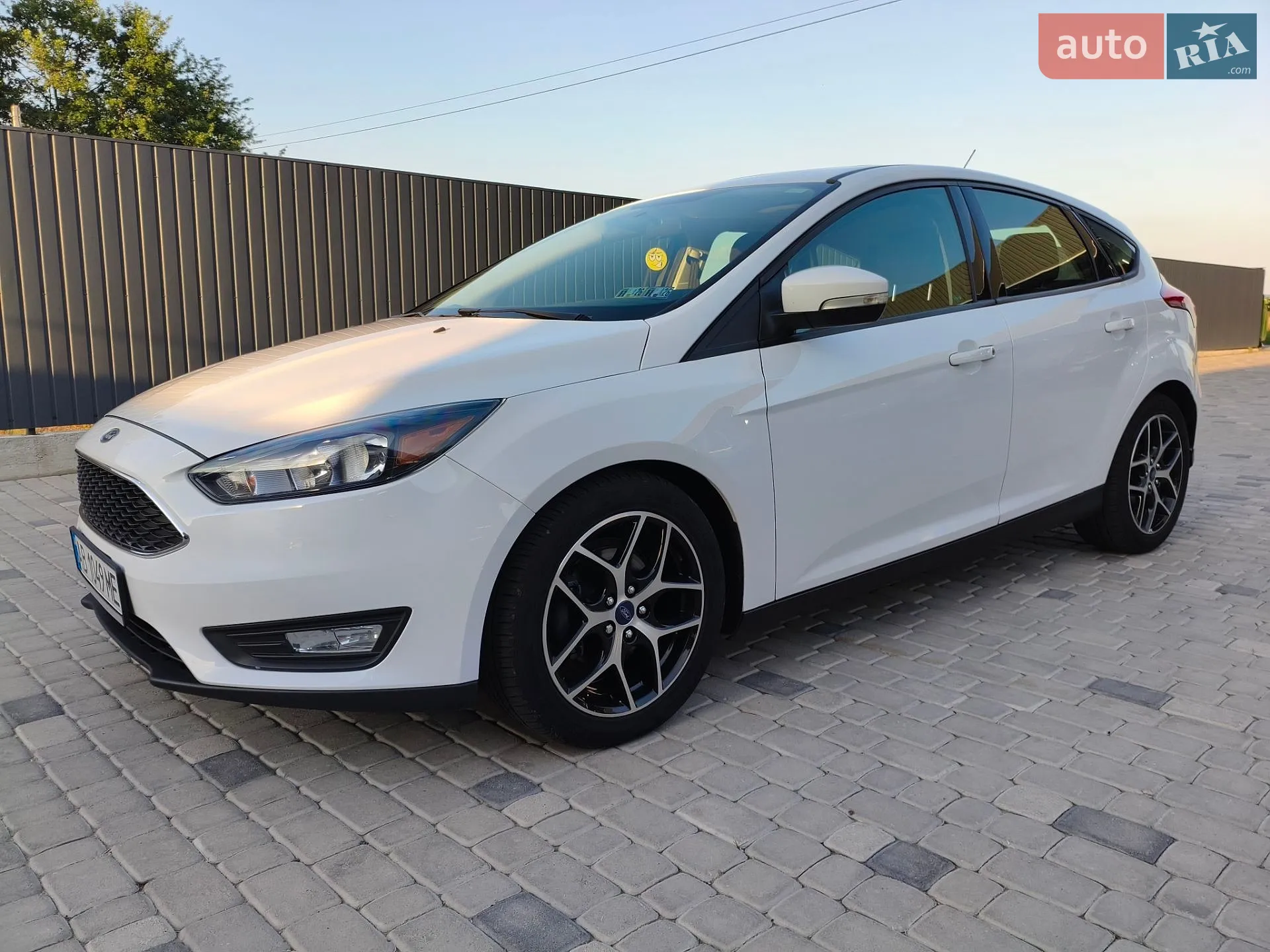 Ford Focus 2017 VIN 1FADP3M2XHL322090 фото оголошення 2 з 5