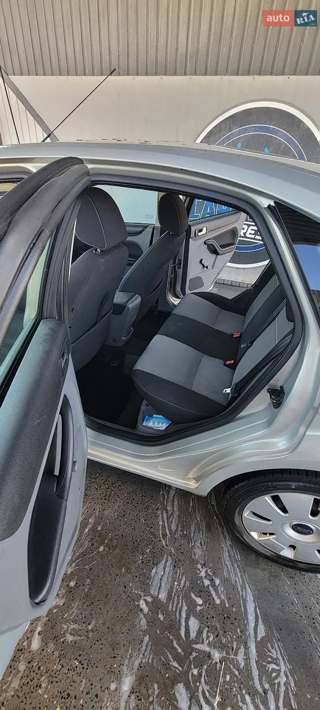 2010 Ford Focus - мініатюра 11