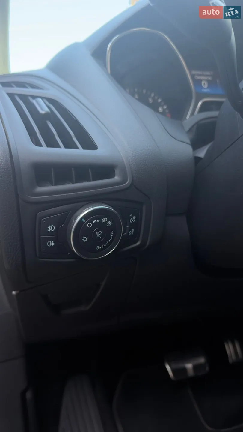 2017 Ford Focus - мініатюра 18