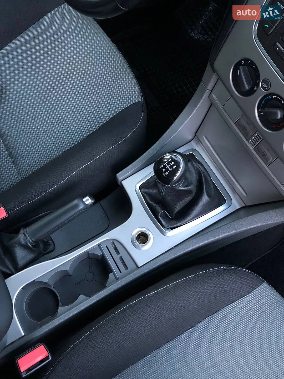 2010 Ford Focus - мініатюра 24