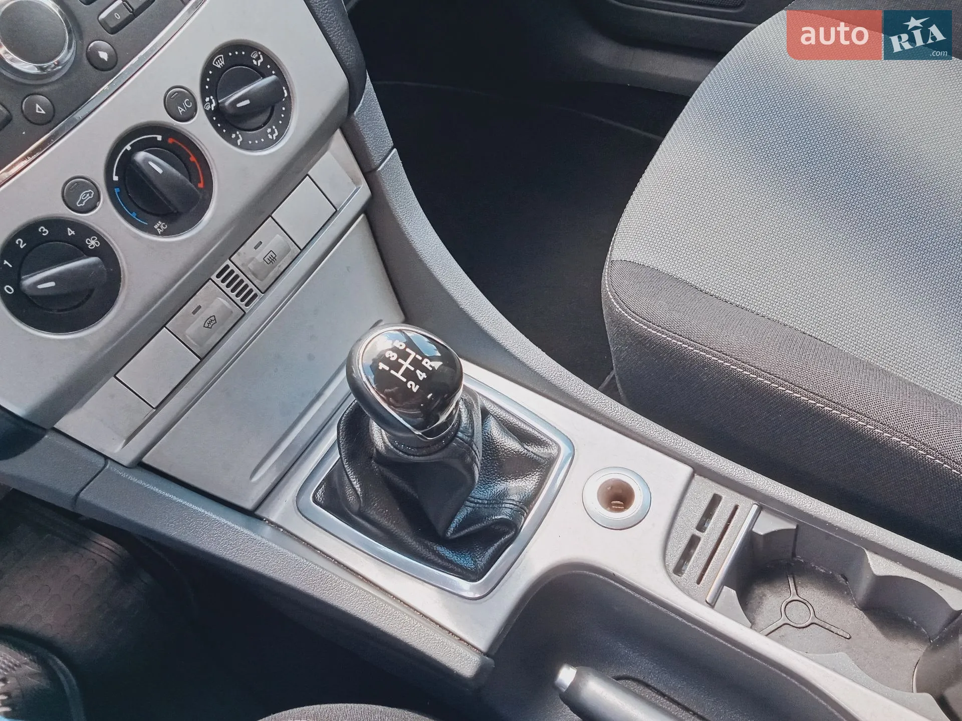 2010 Ford Focus - мініатюра 25