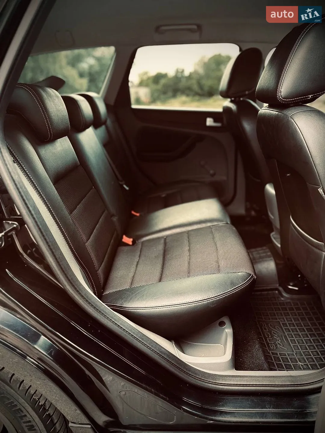2010 Ford Focus - мініатюра 9