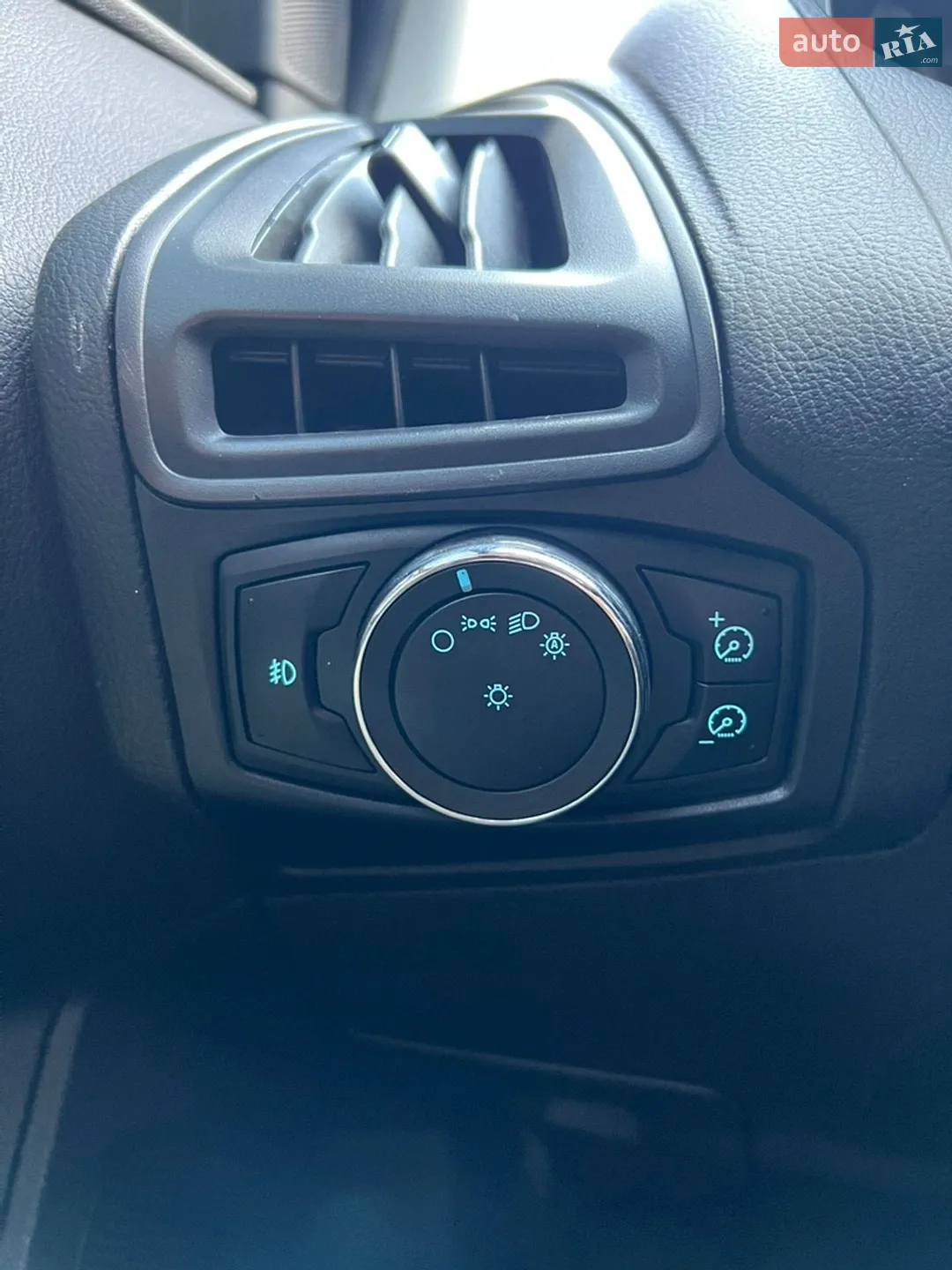 2011 Ford Focus - мініатюра 18