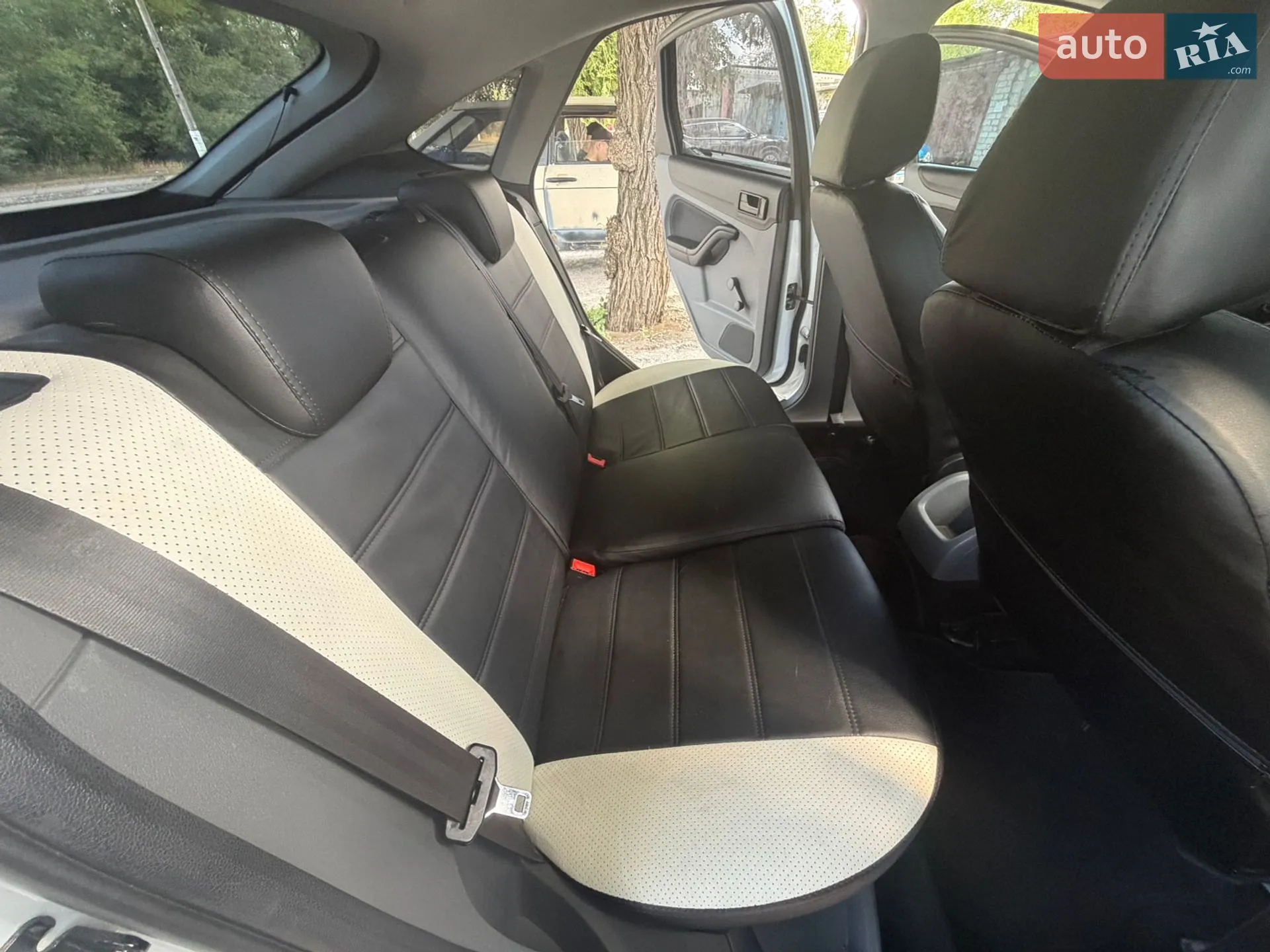 2011 Ford Focus - мініатюра 10