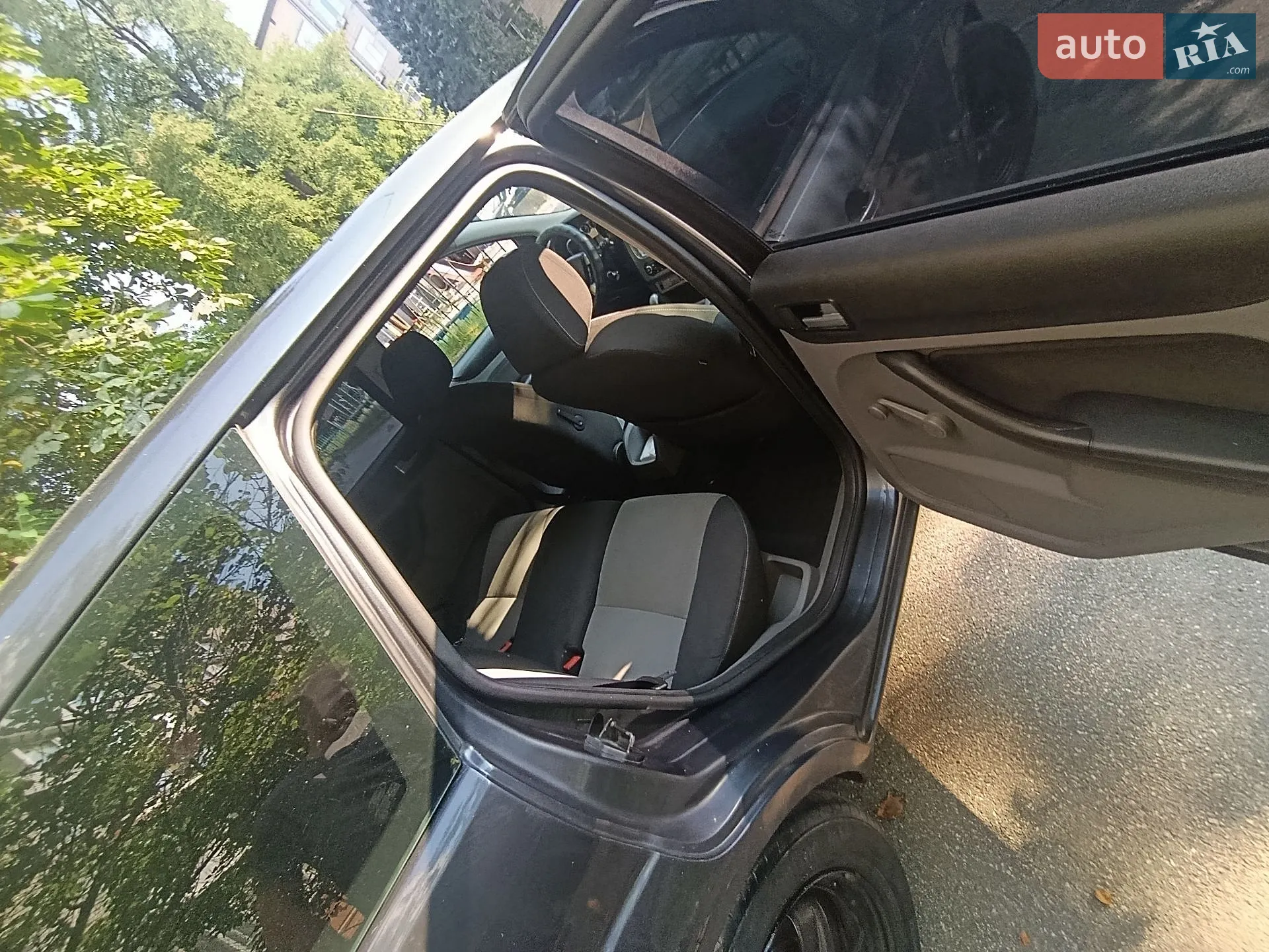 2010 Ford Focus - мініатюра 9