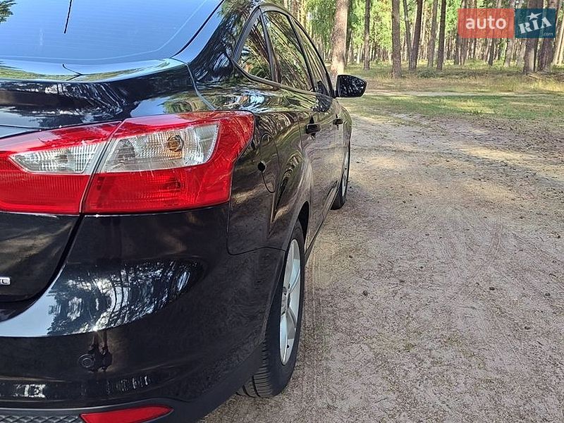 Седан Ford Focus 2014 в Лебедині