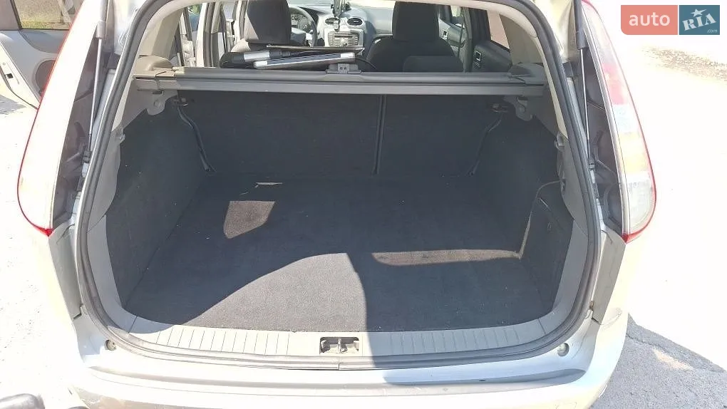 2010 Ford Focus - мініатюра 10