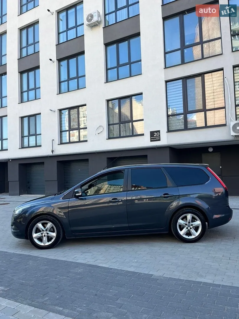 2010 Ford Focus - мініатюра 9