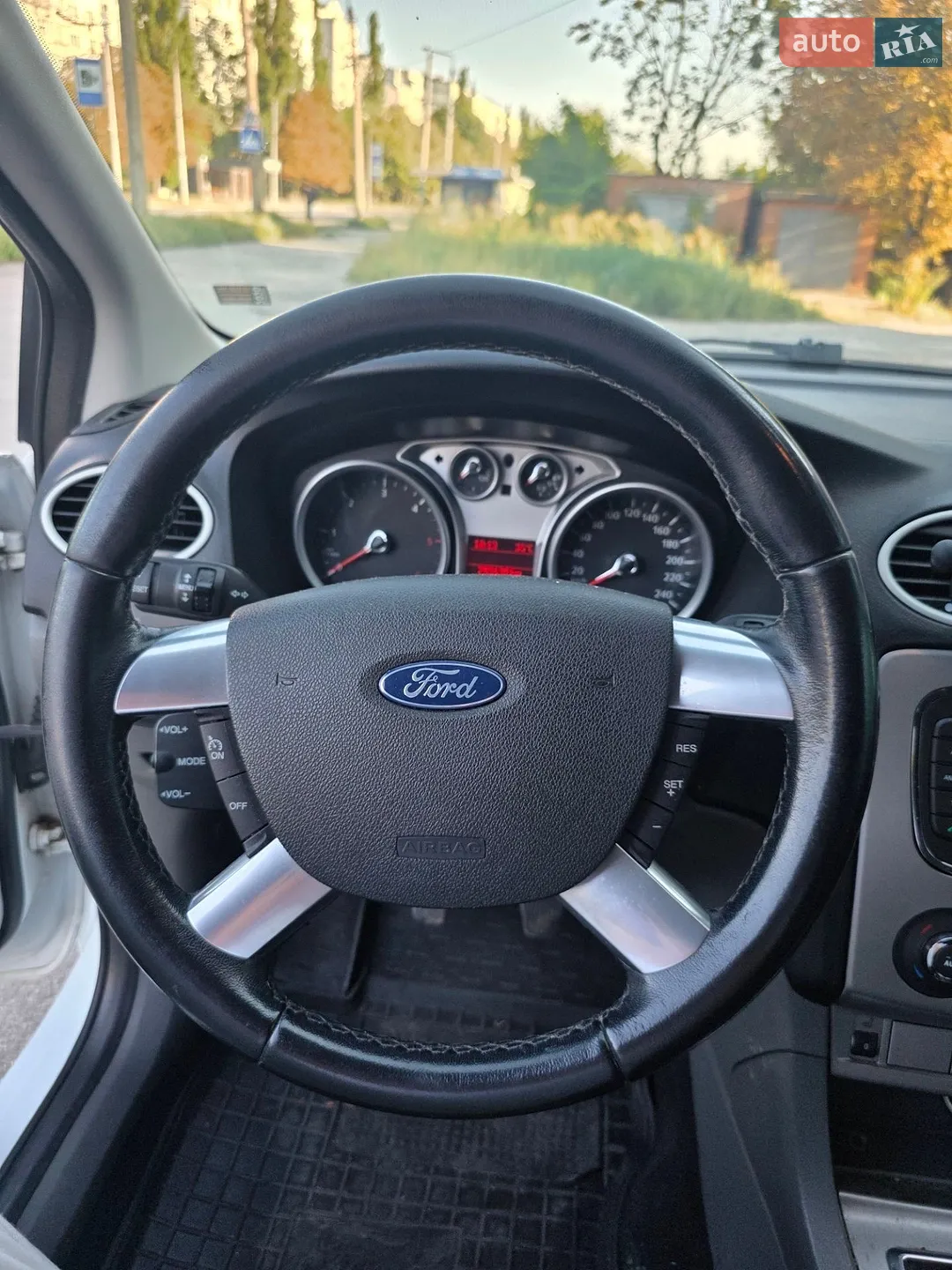 2010 Ford Focus - мініатюра 18