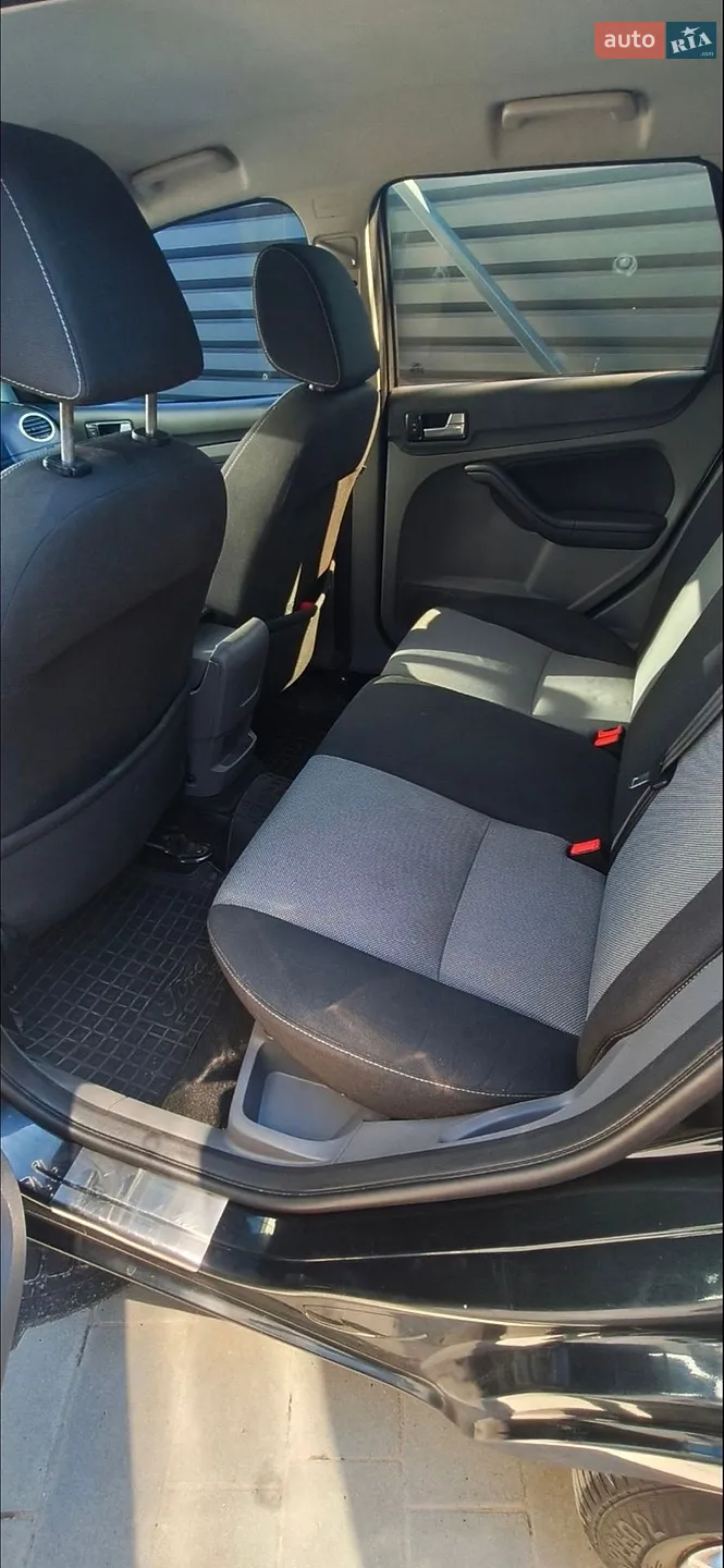2010 Ford Focus - мініатюра 2