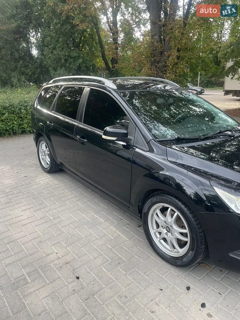 2010 Ford Focus - мініатюра 2