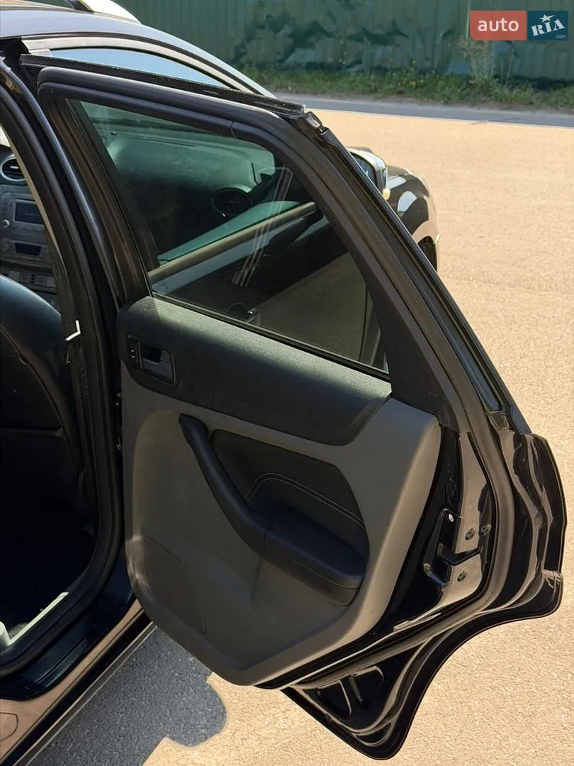 2010 Ford Focus - мініатюра 27