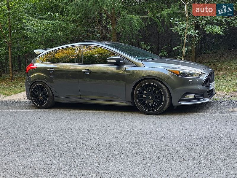 Хэтчбек Ford Focus 2017 в Луцке