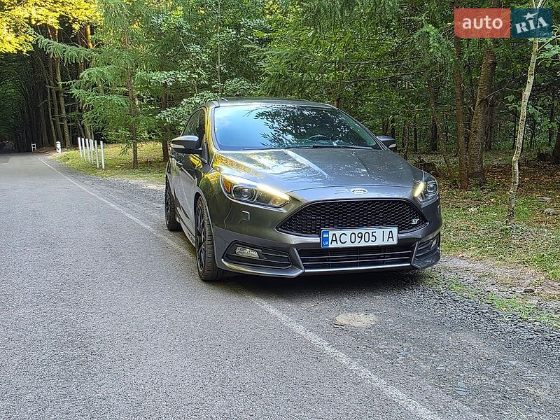 Хэтчбек Ford Focus 2017 в Луцке