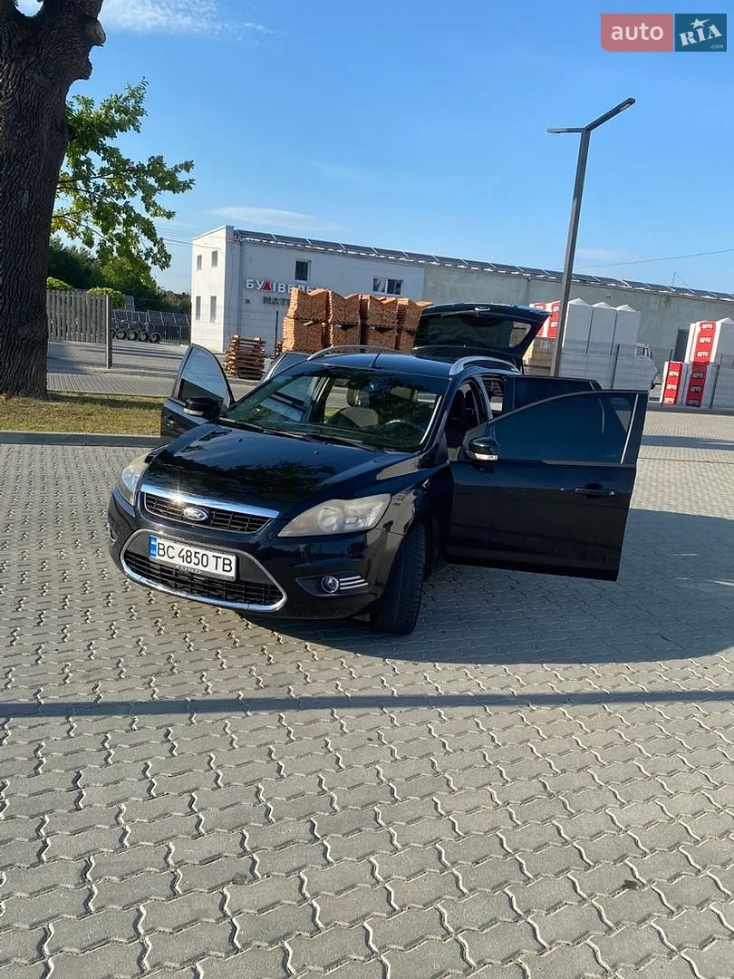 2010 Ford Focus - мініатюра 2