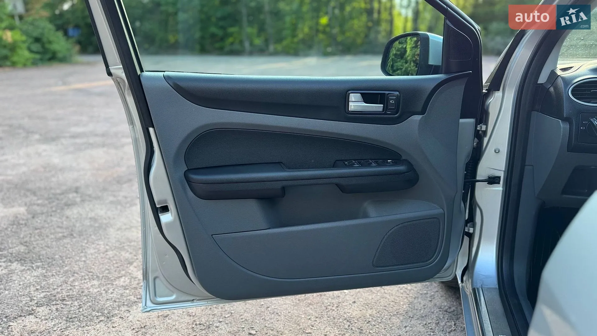 2010 Ford Focus - мініатюра 18