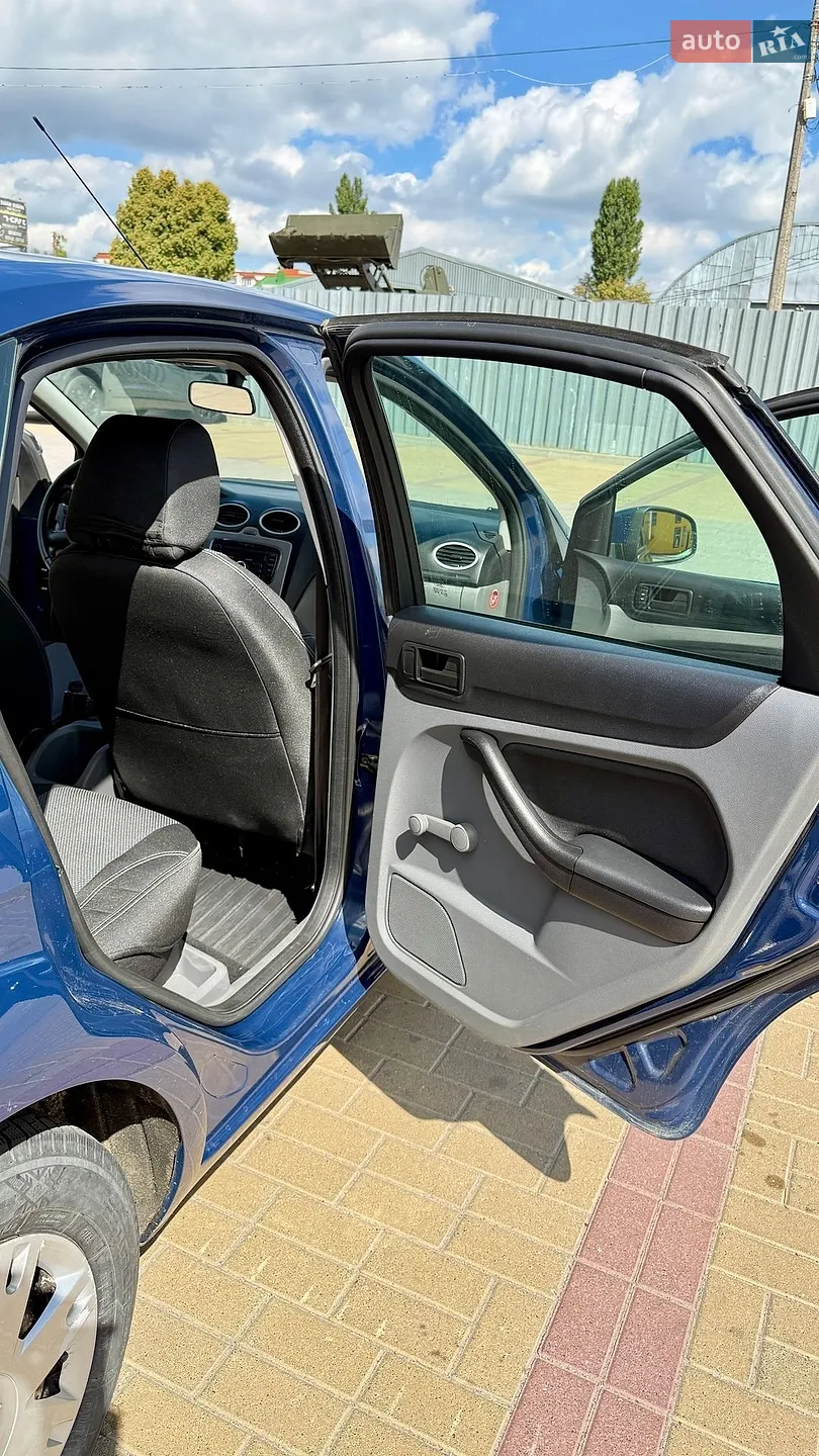 2010 Ford Focus - мініатюра 16