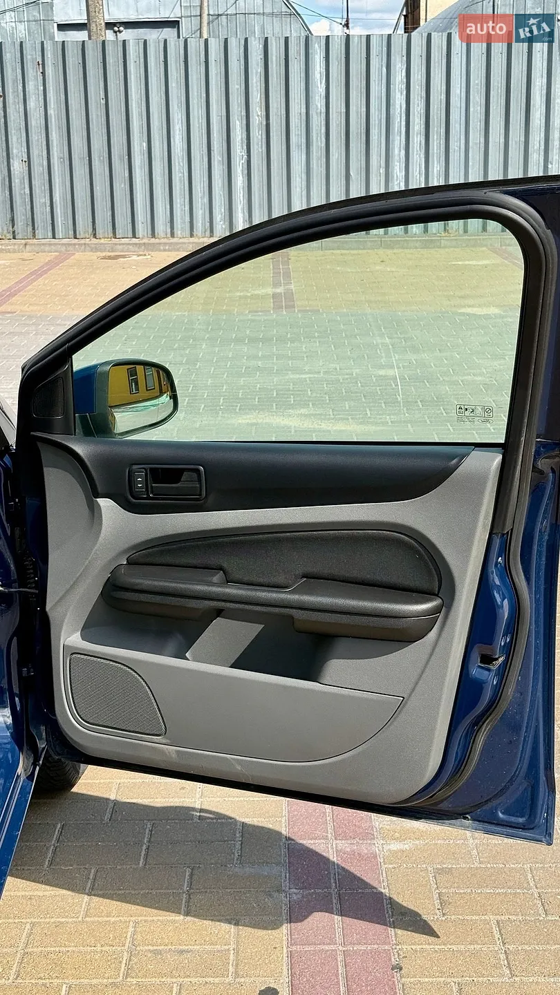 2010 Ford Focus - мініатюра 18