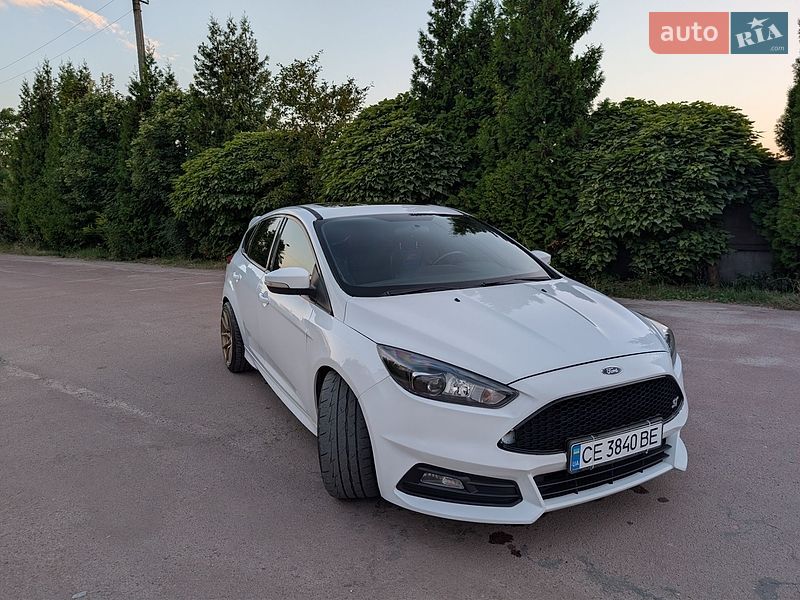 Хэтчбек Ford Focus 2016 в Киеве
