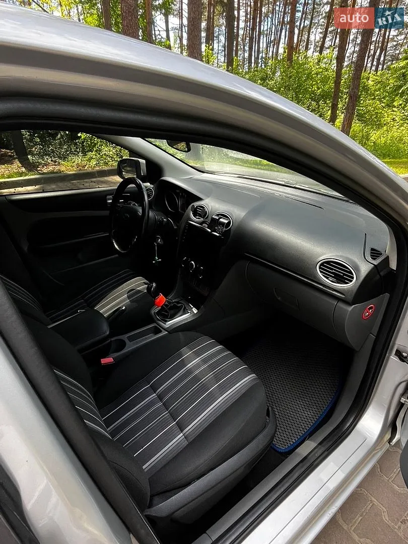 2010 Ford Focus - мініатюра 9