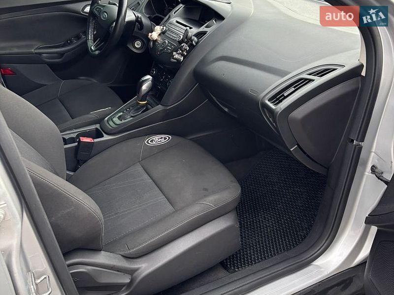 Хэтчбек Ford Focus 2015 в Обухове