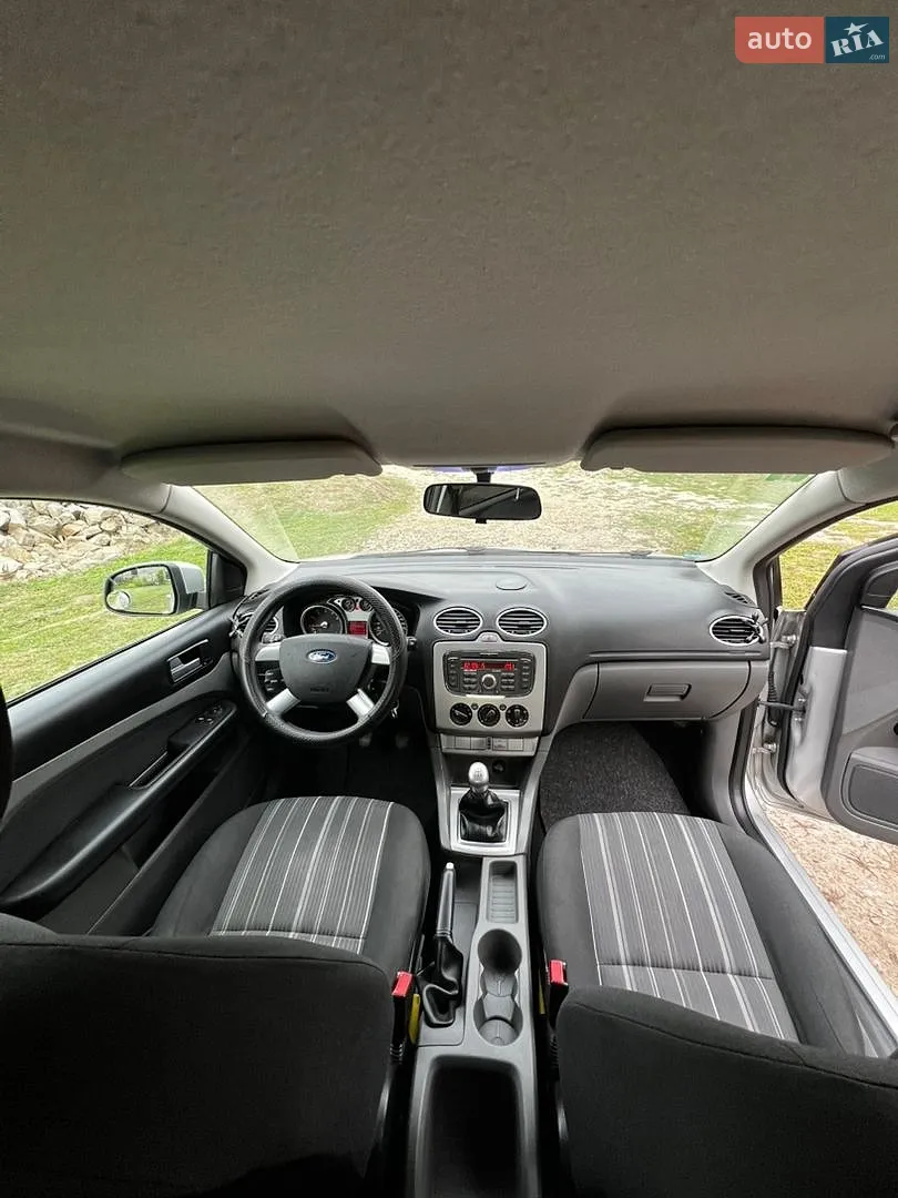 2010 Ford Focus - мініатюра 9