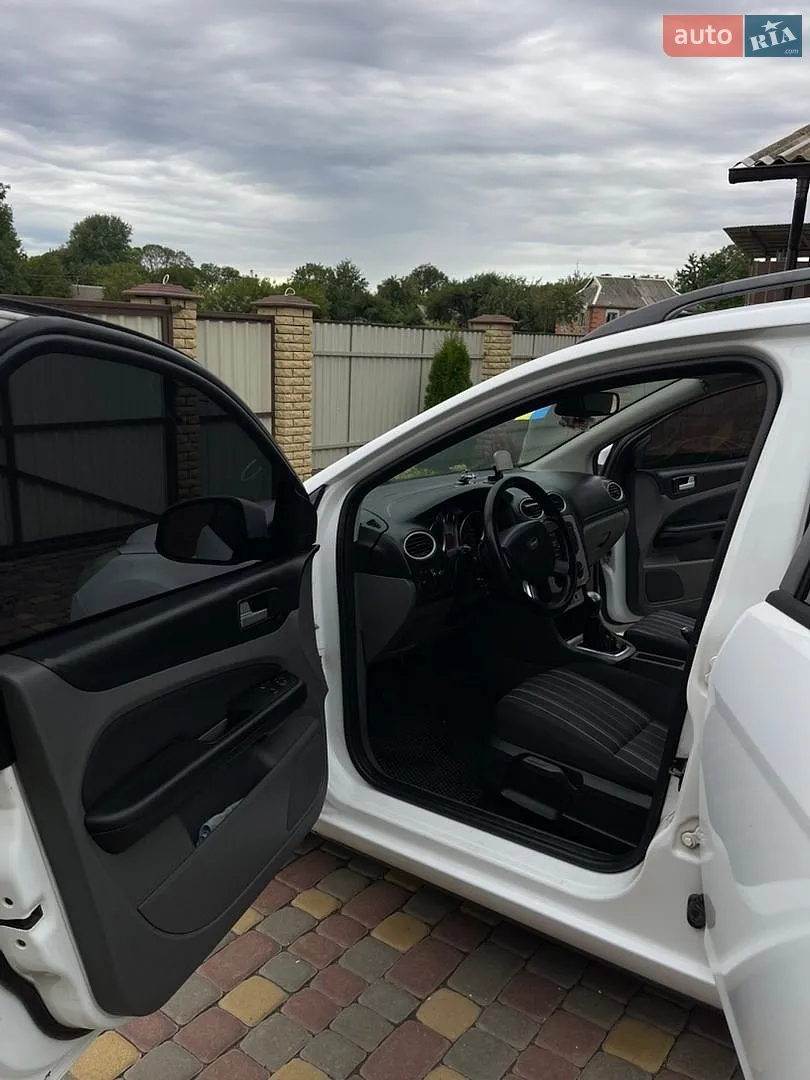 2010 Ford Focus - мініатюра 15
