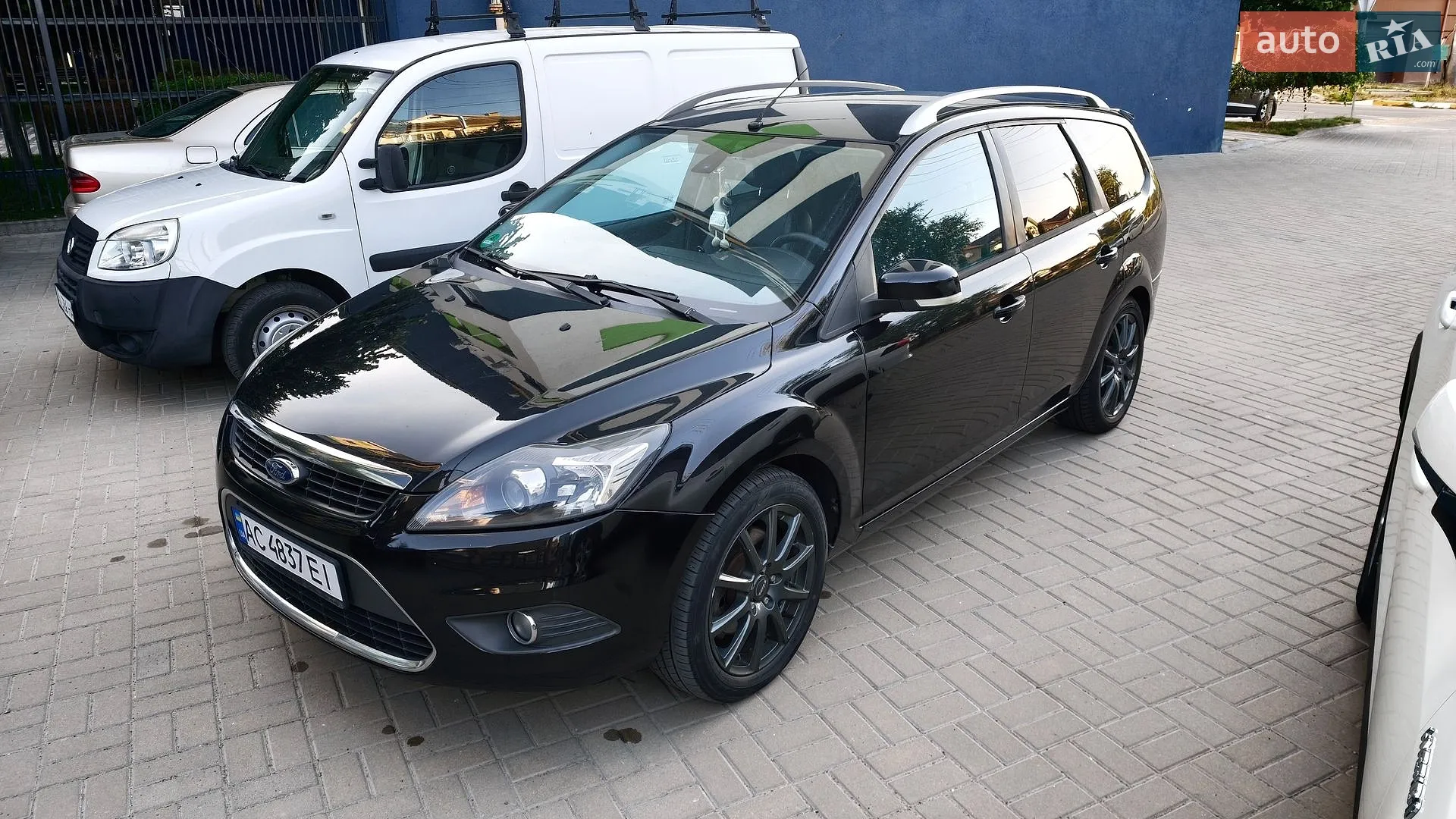 2010 Ford Focus - мініатюра 2