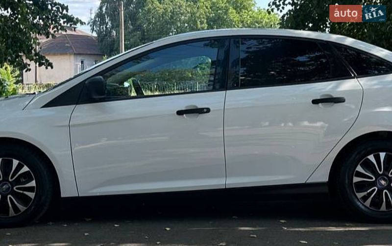 Седан Ford Focus 2017 в Знаменке