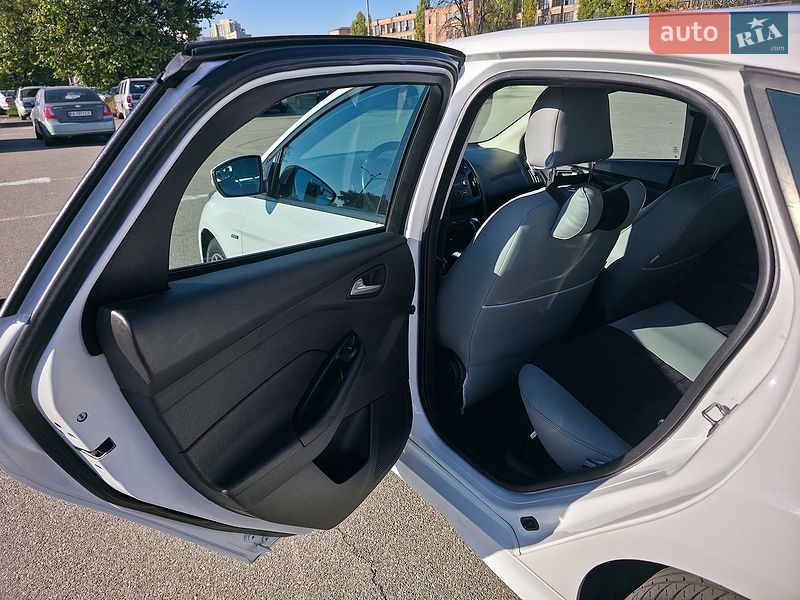 Хэтчбек Ford Focus 2015 в Киеве