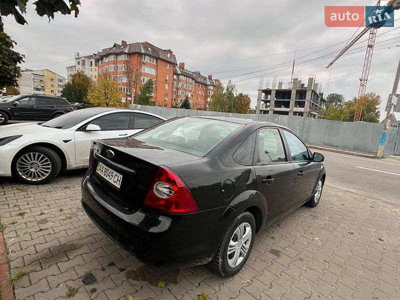 Седан Ford Focus 2011 в Счастливом