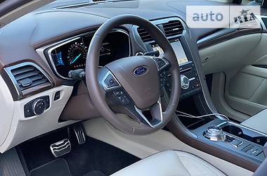 Седан Ford Fusion 2017 в 